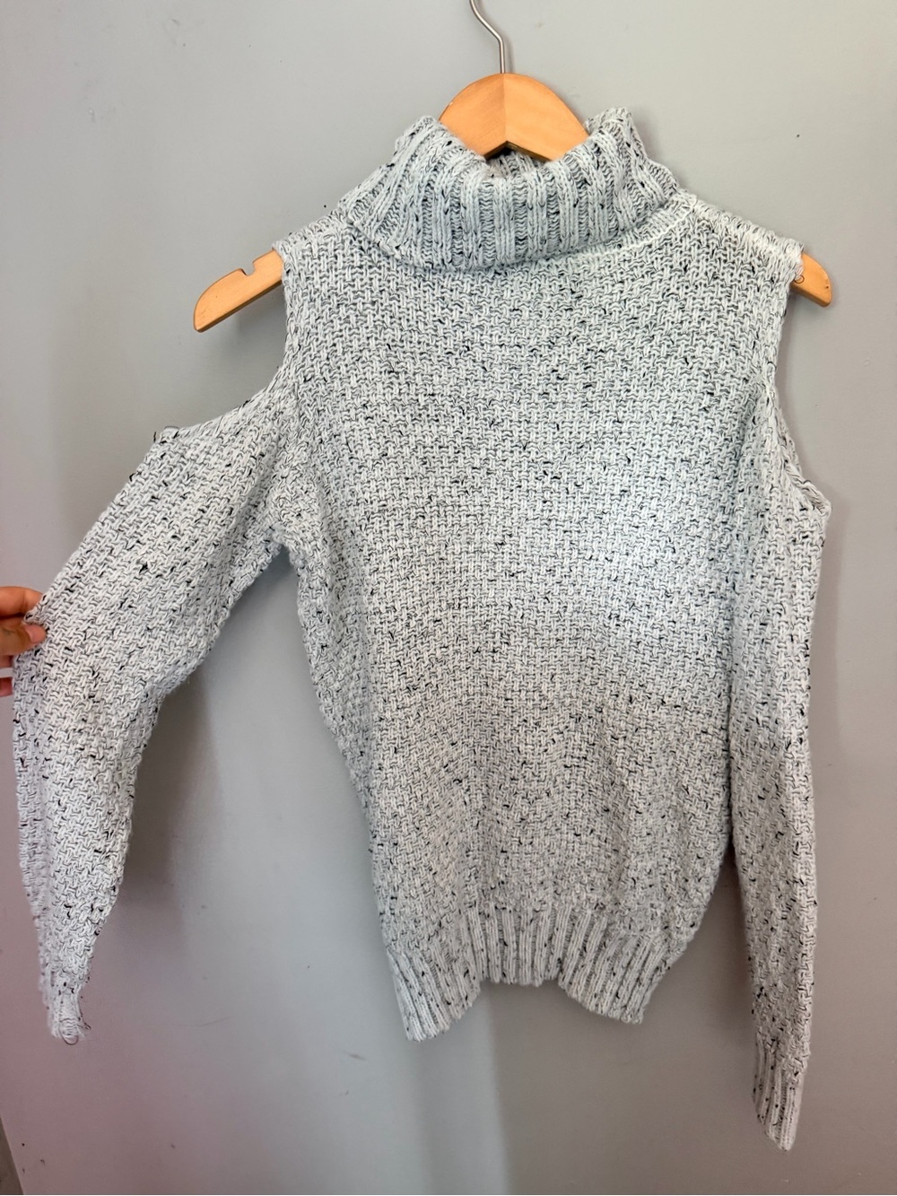 Suzy Shier shoulder cutout knit sweater turtle neck